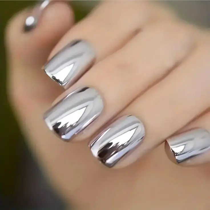 Chrome / Mirror Nails